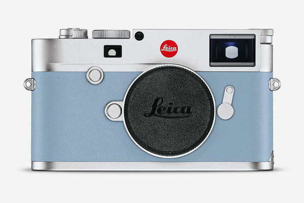 Leica M10 là mẫu máy ảnh kỹ thuật số mỏng nhất từ trước đến nay của Leica. Lớp vỏ được làm hoàn toàn bằng kim loại với khả năng chịu hơi ẩm, thời thiết khắc nghiệt, màn hình bọc kính cường lực Gorilla glass