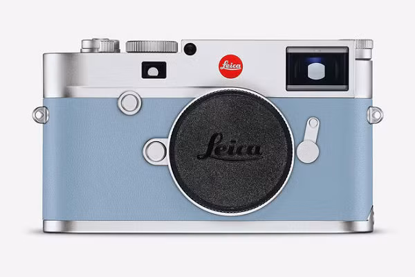 Leica M10 là mẫu máy ảnh kỹ thuật số mỏng nhất từ trước đến nay của Leica. Lớp vỏ được làm hoàn toàn bằng kim loại với khả năng chịu hơi ẩm, thời thiết khắc nghiệt, màn hình bọc kính cường lực Gorilla glass