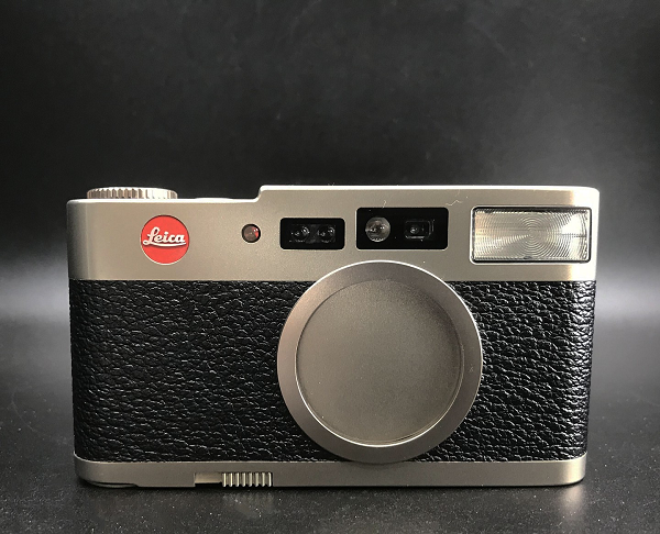 Ống kính của chiếc máy ảnh này có tốc độ f / 2.4, làm chủ hầu hết mọi môi trường và cho kết quả hình ảnh ấn tượng với sắc thái tốt nhất. Dù nó được sử dụng ở chế độ hoàn toàn tự động hay cài đặt thủ công.