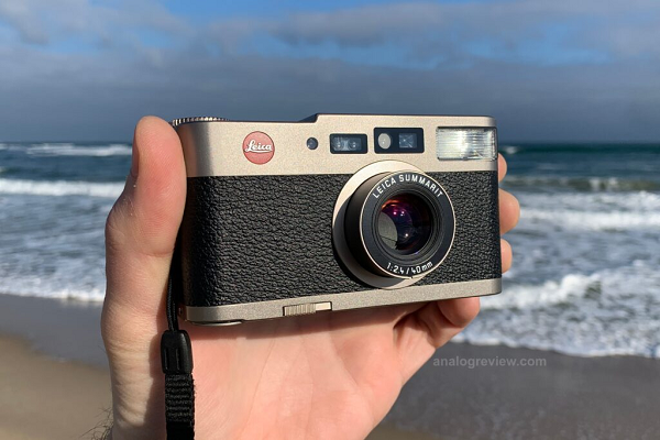 Chỉ tính riêng bộ sưu tập máy ảnh phục vụ cho việc "sống ảo" của Jennie đã có tổng giá trị lên tới 253 triệu đồng. Nhiều cư dân mạng hài hước cho biết, số tiền này đã đủ để mua một chiếc ô tô cũ. Mời các bạn xem video: Cực lạ, ống kính máy ảnh làm từ gỗ. Nguồn: VTC