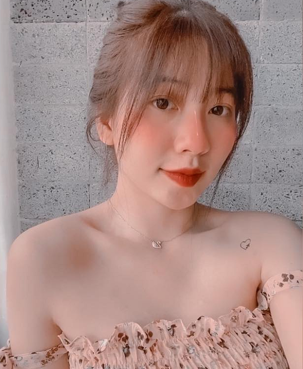 Chơi game từ rất sớm, là cách giải trí sau mỗi giờ học căng thẳng, Jiny cho biết game không ảnh hưởng nhiều đến cuộc sống của mình.