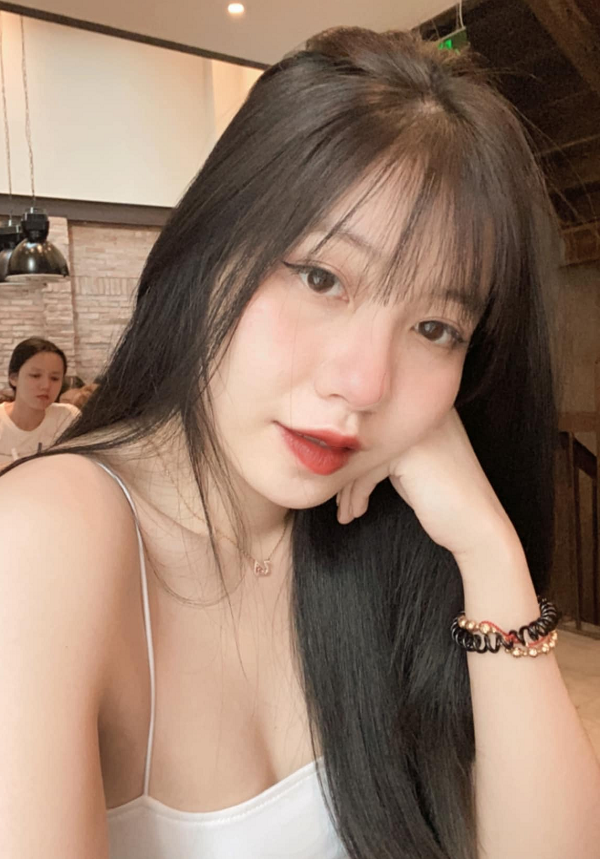 Đã quen với việc game thủ sinh năm 1998 này thường xuyên vắng nhà và thi đấu ở các giải game, gia đình hoàn toàn tin tưởng và ủng hộ Jiny.