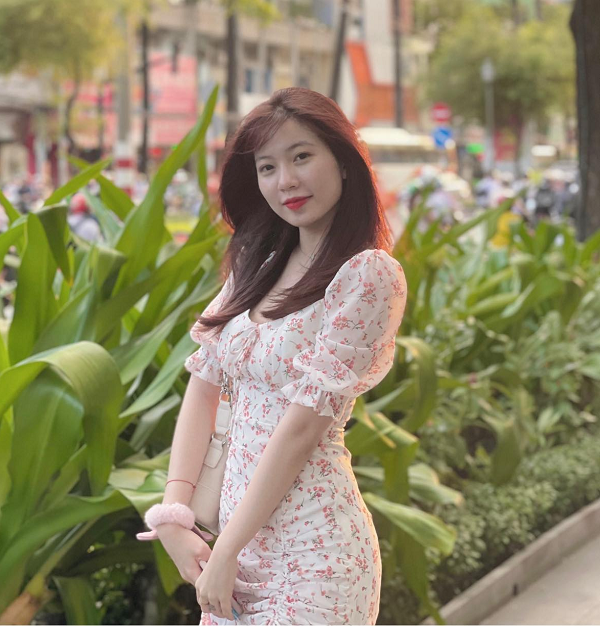 "Quyết định đi theo con đường chuyên nghiệp vì mình có yêu thích sự gắt gao của những giải đấu. Ngoài ra, phần thưởng cũng là điều hấp dẫn và khiến mình cố gắng hướng tới" – nữ game thủ xinh đẹp bật mí.