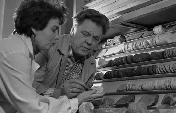 Việc khoan dừng vào năm 1992, nhưng nghiên cứu về lỗ khoan siêu sâu Kola vẫn tiếp tục đến khi nguồn kinh phí cạn kiệt hẳn vào năm 2006. Năm 2008, cơ sở này bị bỏ hoang, siêu lỗ khoan Kola cuối cùng đã bị niêm phong kín kẽ.