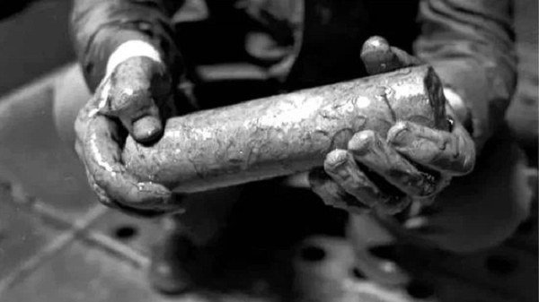 Nhưng nhiệt độ của lớp vỏ ở độ sâu này cao hơn dự kiến 100 độ C, lên tới 180 độ C. Thiết bị khoan bị hư hỏng nghiêm trọng. Sau đó, dự án bị dừng lại với lý do không đủ kinh phí.