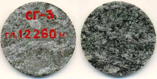 Nhiều truyền thuyết bí ẩn được đồn thổi xung quanh lỗ khoan Kola, nhất là những âm thanh đến từ địa ngục. Theo đó, khi khoan tới độ sâu 12.000 mét dưới lòng đất. Máy ghi âm siêu chính xác của các nhà khoa học ghi lại được tiếng la hét giống như tiếng người.