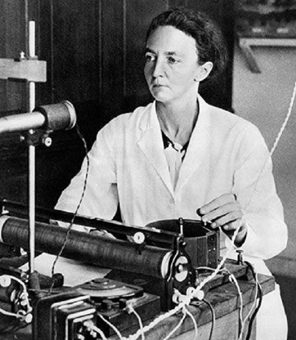 Irene Curie-Joliot là con gái của nhà khoa học Marie Curie đã theo đuổi đam mê nghiên cứu khoa học từ cha mẹ. Theo đó, Irene Curie-Joliot từng nhận giải Nobel về hóa học vào năm 1935.