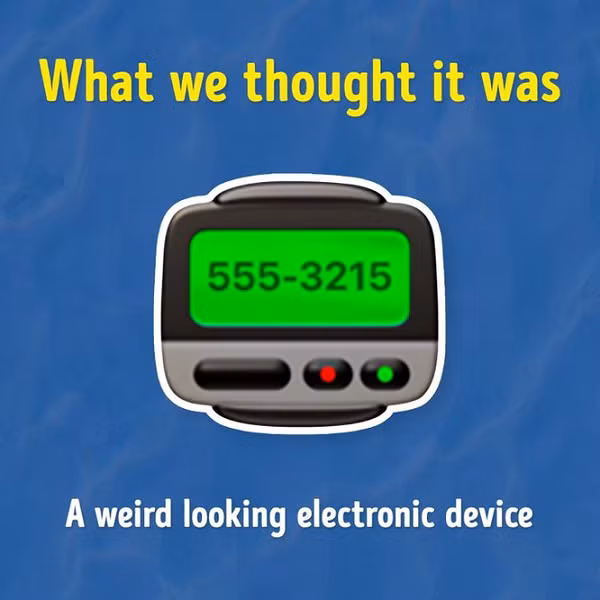 Thiết bị điện tử kỳ lạ này thực chất đây biểu tượng máy nhắn tin, thịnh hành vào những năm 1980 – 1990. Chiếc mày này thường được đeo trên thắt lưng để thông báo về cuộc gọi hay tin nhắn văn bản ngắn. Hiện nay, biểu tượng của thiết bị này thường được dùng để giao tiếp kỹ thuật số hoặc hoài niệm về công nghệ cũ.