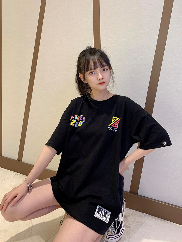 Hiện nay, ngoài giờ học, hot girl phố núi cũng tham gia đóng quảng cáo, chụp hình cho các shop thời trang để kiếm thêm thu nhập cho bản thân.