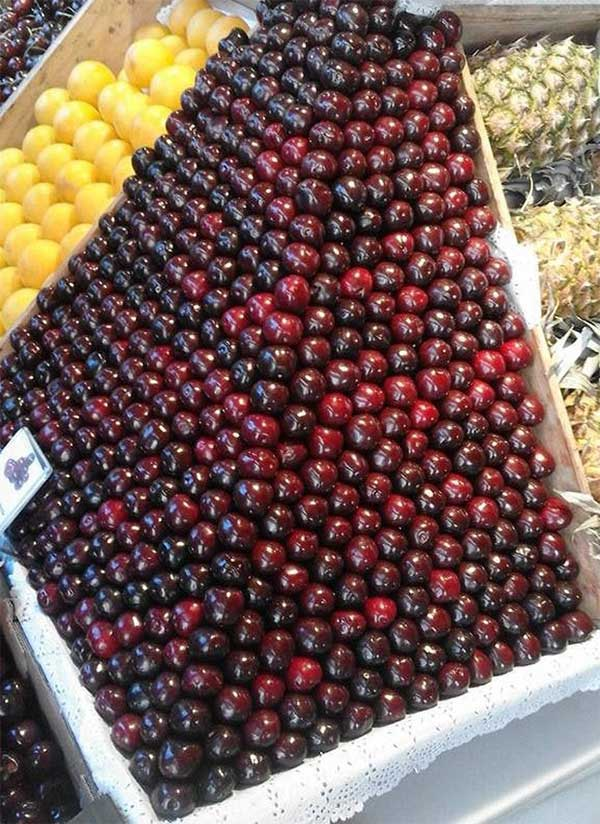 Xếp đẹp như này khách hàng nào nỡ mua cherry nữa đâu?