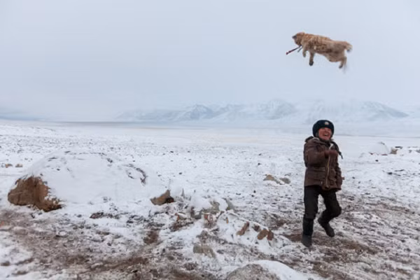 Những người dân ở đây chỉ là một bộ phận của tộc người Kyrgyz Afghanistan ban đầu. Trong nhiều thế kỷ, người Kyrgyz Afghanistan đã di chuyển liên tục quanh Trung Á và kiếm sống dựa vào con đường tơ lụa.