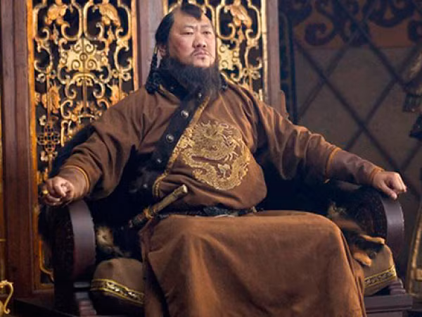 Những hình ảnh phác thảo, mô phỏng lại đều dựa vào nguồn dã sử trong dân gian hay truyền miệng. Trong liên tưởng của mọi người ngày nay khi ký họa hoặc dựng tượng ông thường mô tả ông là người cao to, nghiêm nghị, vạm vỡ như bản chất của một chiến binh dũng mãnh với bộ râu dài và rậm rạp.