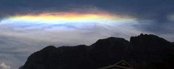 Bức tượng "Phật ngủ" ở Thập Lý, Trung Quốc có thân thể vạm vỡ, thần thái an tường; mặt, mũi, cằm, thậm chí cả râu đều nổi bật rõ ràng, sinh động như thật.