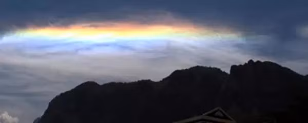 Bức tượng "Phật ngủ" ở Thập Lý, Trung Quốc có thân thể vạm vỡ, thần thái an tường; mặt, mũi, cằm, thậm chí cả râu đều nổi bật rõ ràng, sinh động như thật.