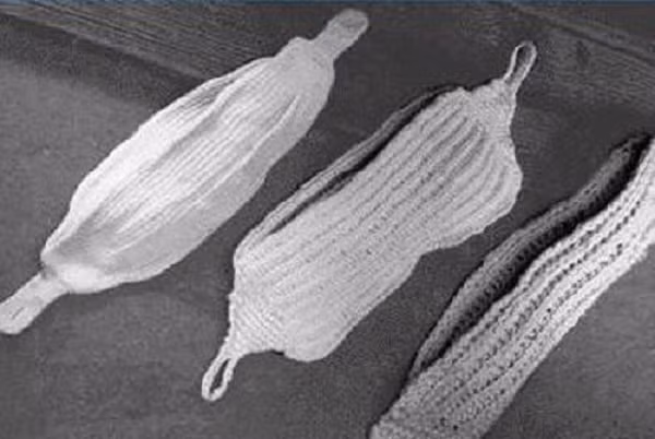 Ở các nước châu Á, thời kỳ xã hội phong kiến, con người đã phát minh ra tơ lụa, vải vóc vì vậy họ không còn sử dụng vỏ cây, da thú làm quần áo lót nữa. người phụ nữ sẽ dùng vải sạch khâu thành một chiếc túi nhỏ dài gắn vào thắt lưng để sử dụng khi tới "mùa dâu".