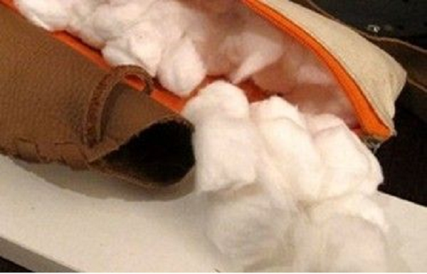 Ngoài ra ở một số gia đình khá giả hơn, người ta còn có thể mua bông sạch về bỏ vào túi thay vì phải bỏ tro, nhưng do loại bông thời đó còn khá hạn chế về độ thấm hút nước nên tro vẫn được coi là lựa chọn tối ưu cho phái nữ khi tới "mùa dâu".