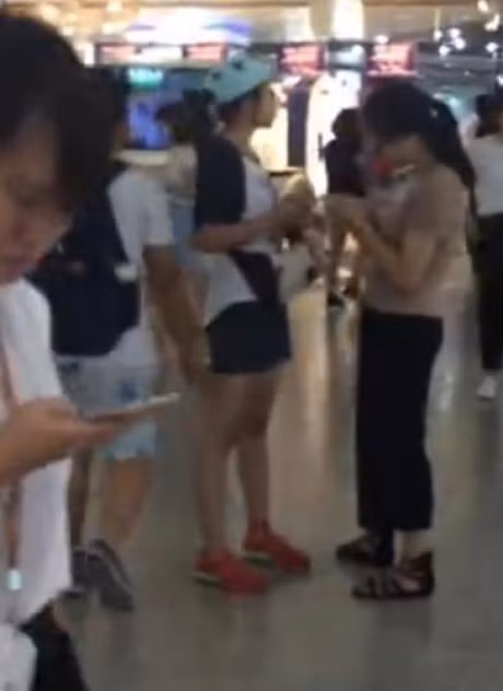 Cư dân mạng đã hoan nghênh hành động của bố cậu bé.