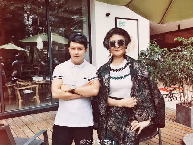 Những bức ảnh này của Huang được chụp bởi nhiếp ảnh gia tên Xiaoye Jesse tại thành phố Hạ Môn, Trung Quốc.