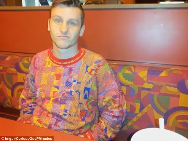 Chiếc áo len của vị khách rất hợp tông với nhà hàng mà anh tới ăn.