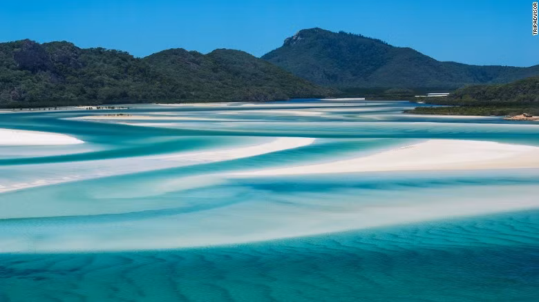 Bãi biển Whitehaven ở bang Queensland, Australia.