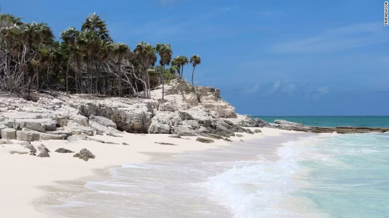 Vịnh Grace ở Providenciales, quần đảo Turks &amp; Caicos, là một trong những bãi biển đẹp nhất thế giới năm 2016. Sau đây là những bãi biển khác cũng được TripAdvisor bầu chọn: