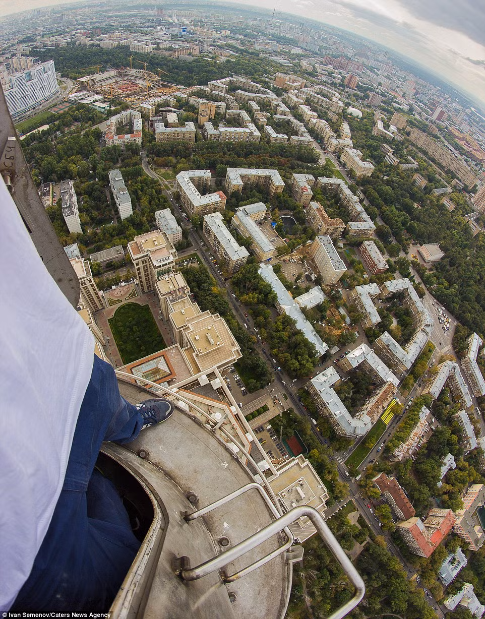 Cảnh đẹp ngoạn mục từ trên đỉnh một tòa nhà cao tầng ở Moscow.