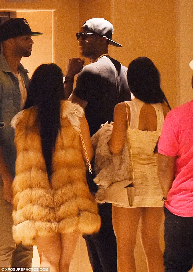 Usain Bolt bị bắt gặp trở lại khách sạn ở London cùng với hai cô gái lạ rạng sáng 23/8.