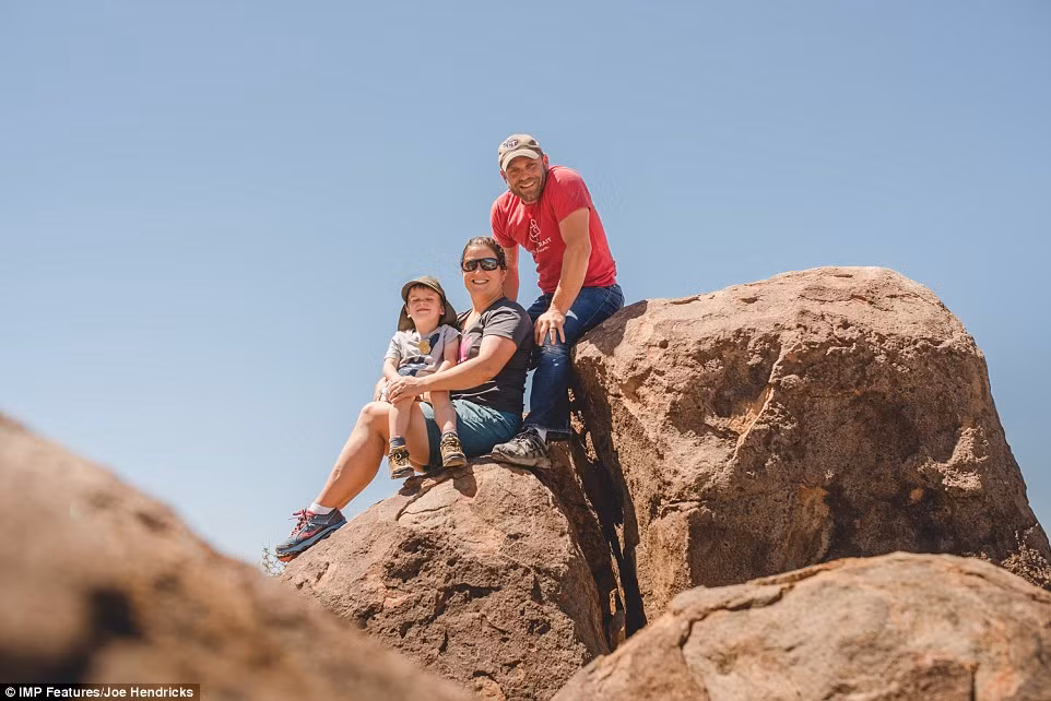 Gia đình Hendricks đã cùng nhau sống trong ngôi nhà di động và đi phượt khắp nước Mỹ.