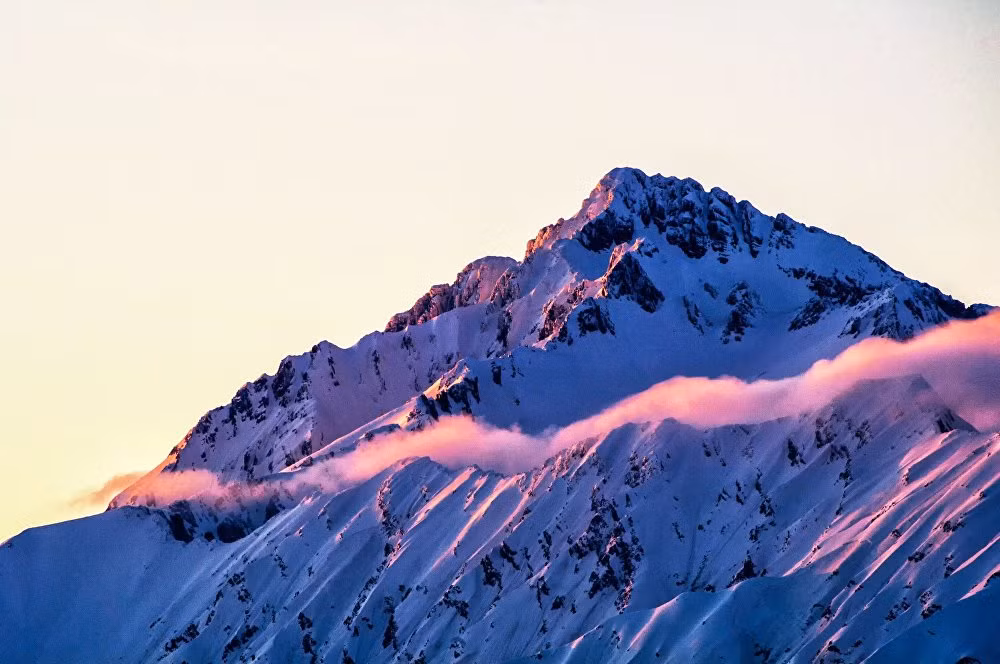 Khu nghỉ dưỡng mở cửa vào tháng 12/2010 với 5 đường cáp treo dài tổng cộng 9km. (Nguồn: Sputnik)