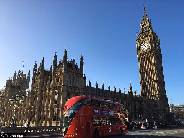 1. Thành phố London ở Anh là một trong 10 điểm du lịch hấp dẫn nhất thế giới năm 2016 do độc giả của tạp chí du lịch TripAdvisor bình chọn.