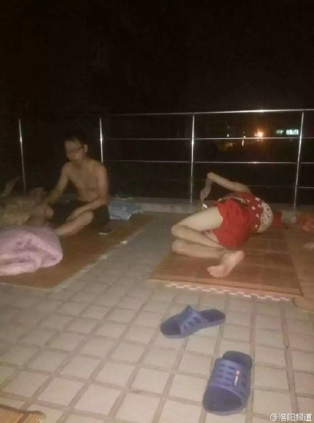 Cảnh tượng này khiến nhiều nữ sinh viên cùng trường cảm thấy xấu hổ.