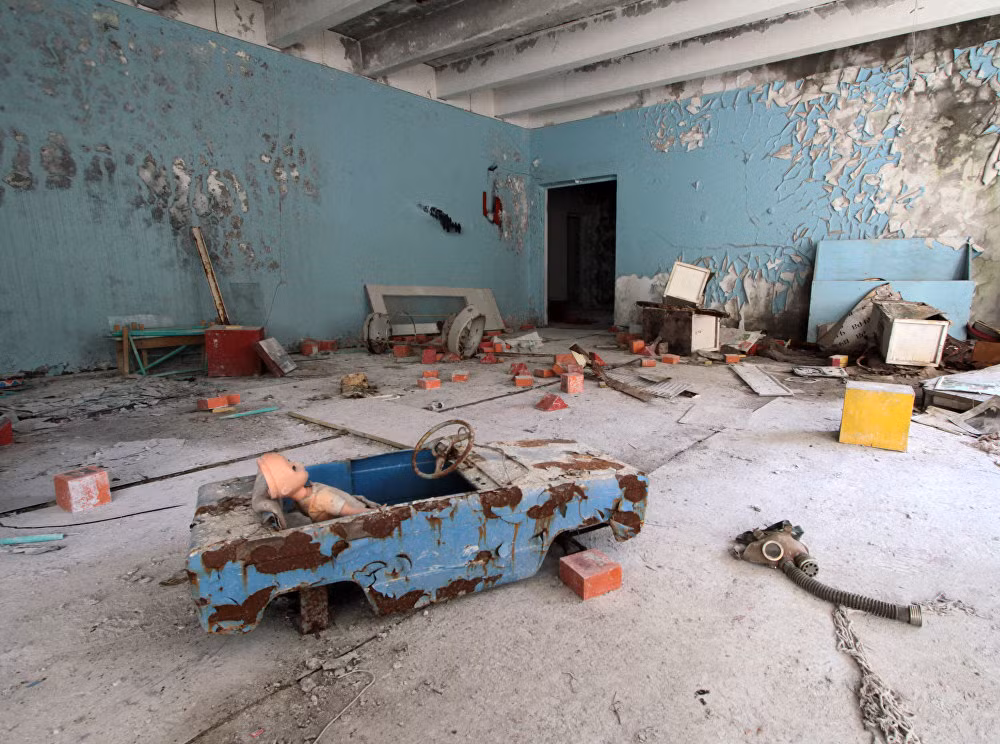 Bên trong một trường mầm non tại thị trấn Pripyat, Ukraine.