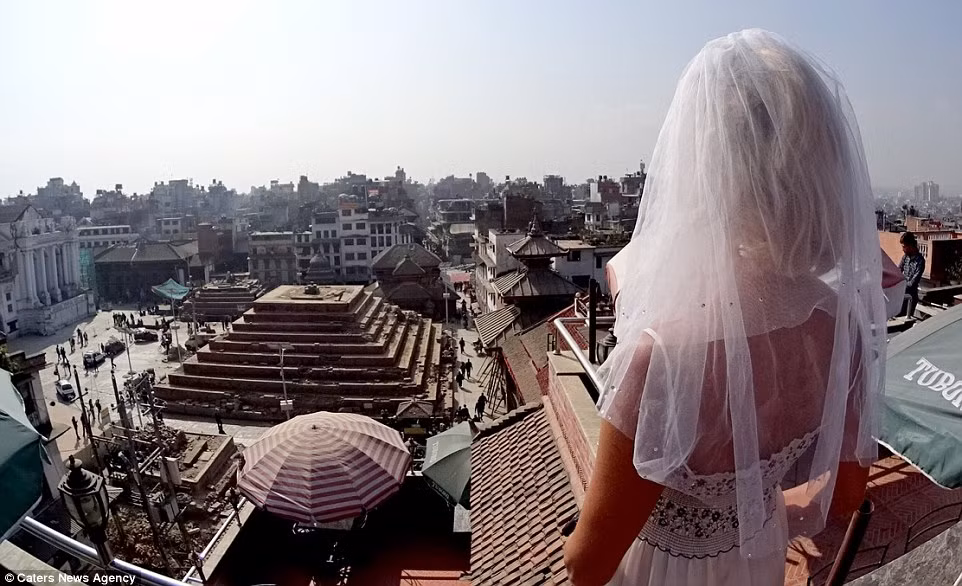 Pavlina quyết định tự bỏ tiền túi, một mình đi khắp thế giới để quên những chuyện buồn trong hôn nhân.