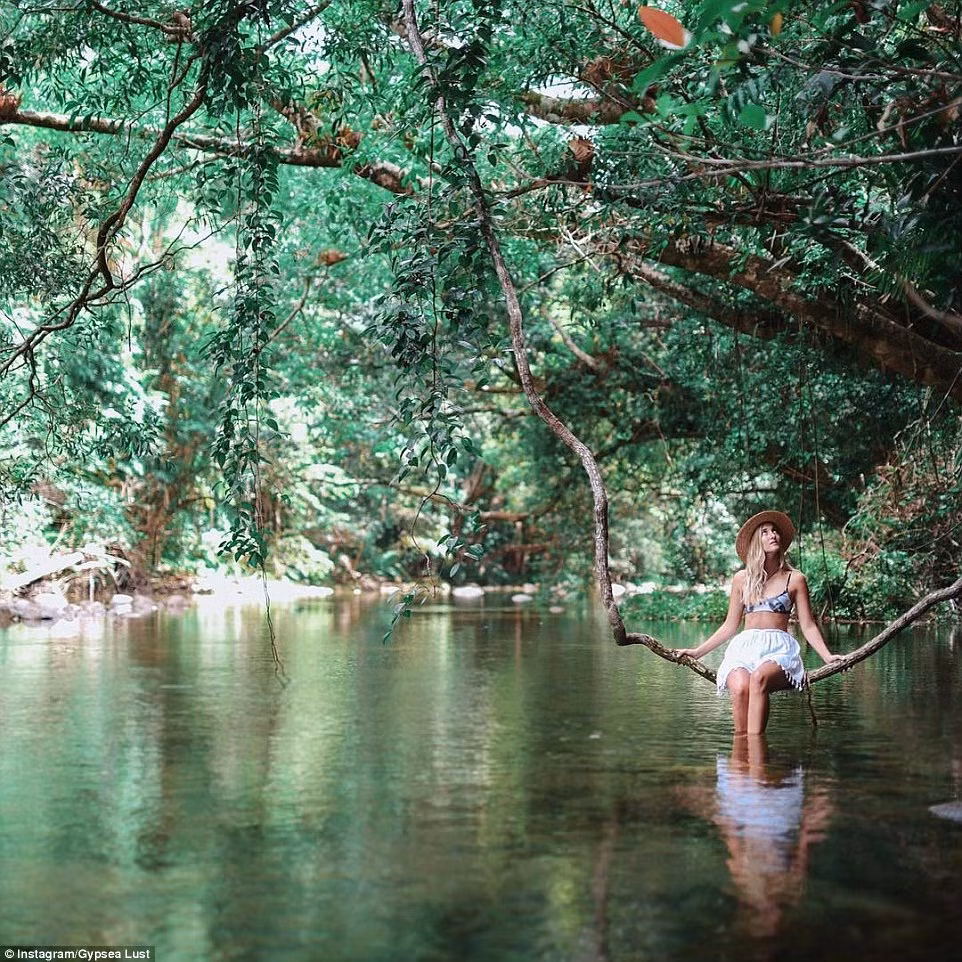 Lauren Bullen thả hồn giữa thiên nhiên hoang dã.