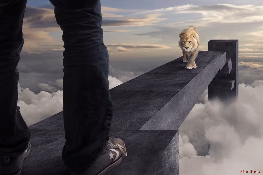 … biến thành quái vật như trong phim khoa học viễn tưởng.