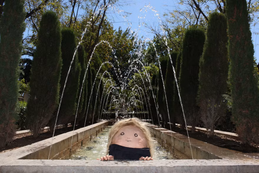 Một con người luôn tồn tại “hai khuôn mặt”.