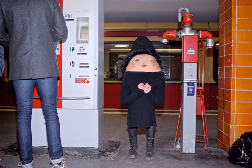 Với bộ ảnh Secret Friends này, Ana đi tìm những điều mới lạ, thú vị ngay từ những điều giản dị, quen thuộc nhất xung quanh ta.