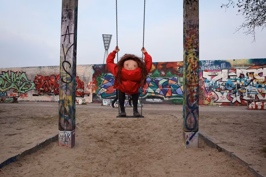 Bộ ảnh này được chụp tại thành phố Berlin ở Đưc và Mallorca, Valencia ở Tây Ban Nha.