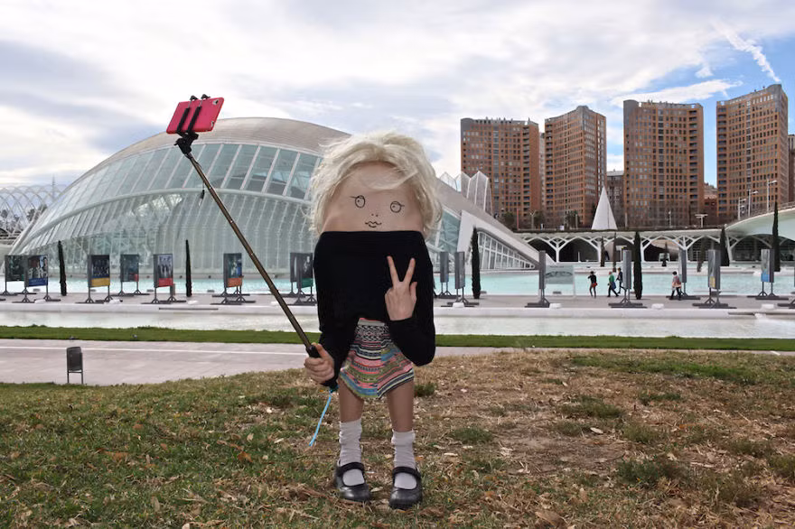 Chụp ảnh “tự sướng”.