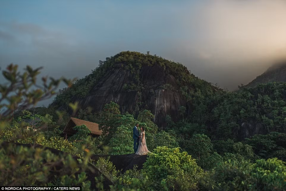 Bức ảnh cưới của một cặp đôi chụp tại Hamar, Na Uy.