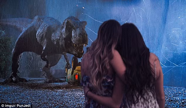 Một thành viên khác đã ghép ảnh hai cô gái với một cảnh trong phim Công viên kỷ Jura.