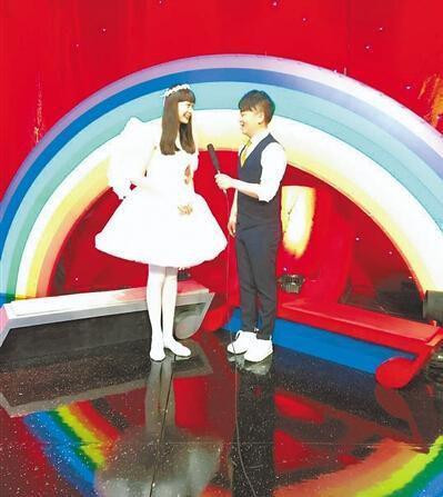 Shi ngủ 12 giờ mỗi ngày, uống 4 đến 5 ly sữa và 1 lý trái cây ép cũng như tập thể dục hàng ngày.