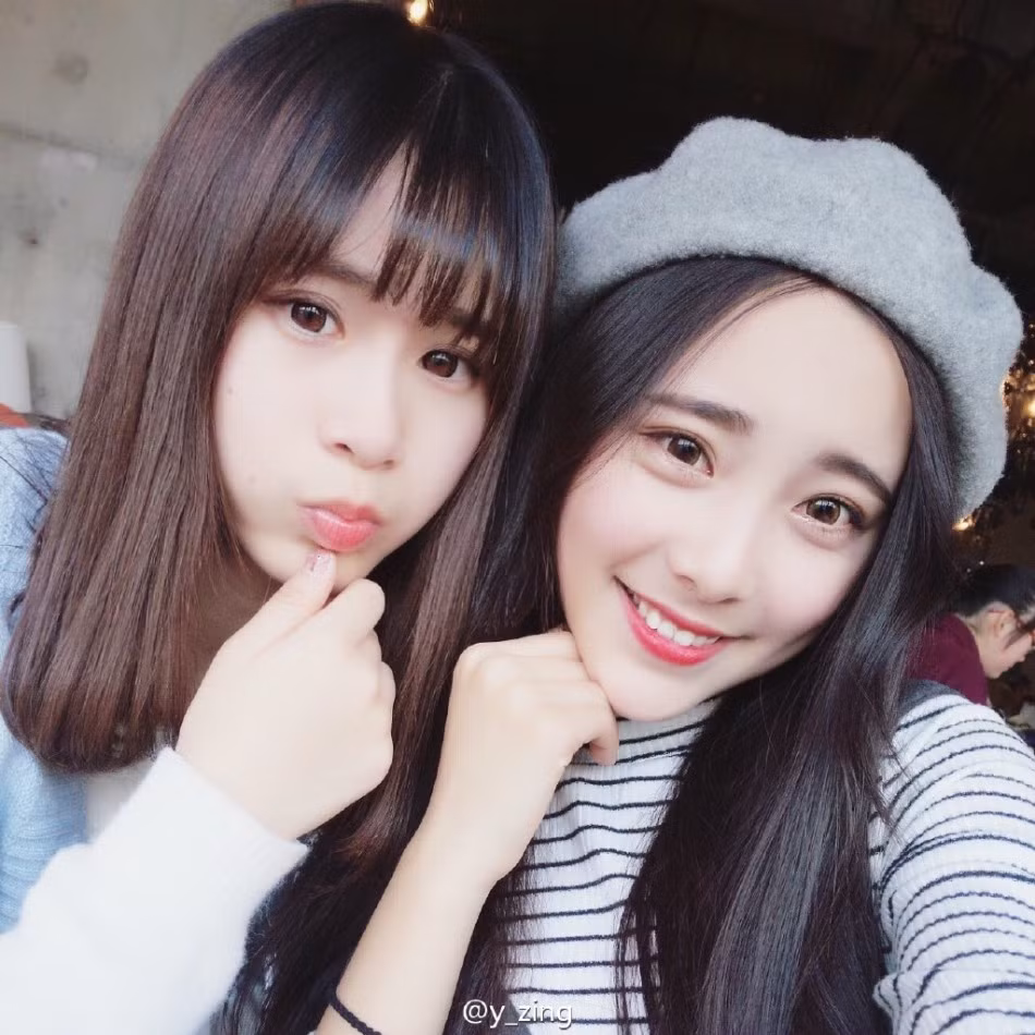 Cô giáo tương lai đọ sắc cùng bạn học.