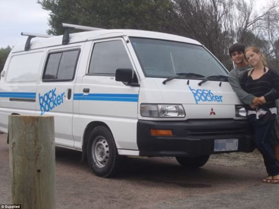 Để có đủ tiền cho chuyến đi, cặp vợ chồng trẻ đã làm việc cật lực suốt 2 năm qua.