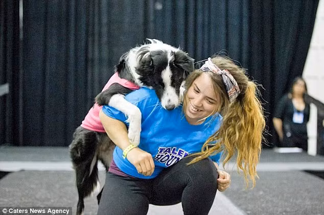 Duguay nhận Lottie từ khi mới được 4 tháng tuổi và hiện chú chó cưng đã hơn 2 tuổi.