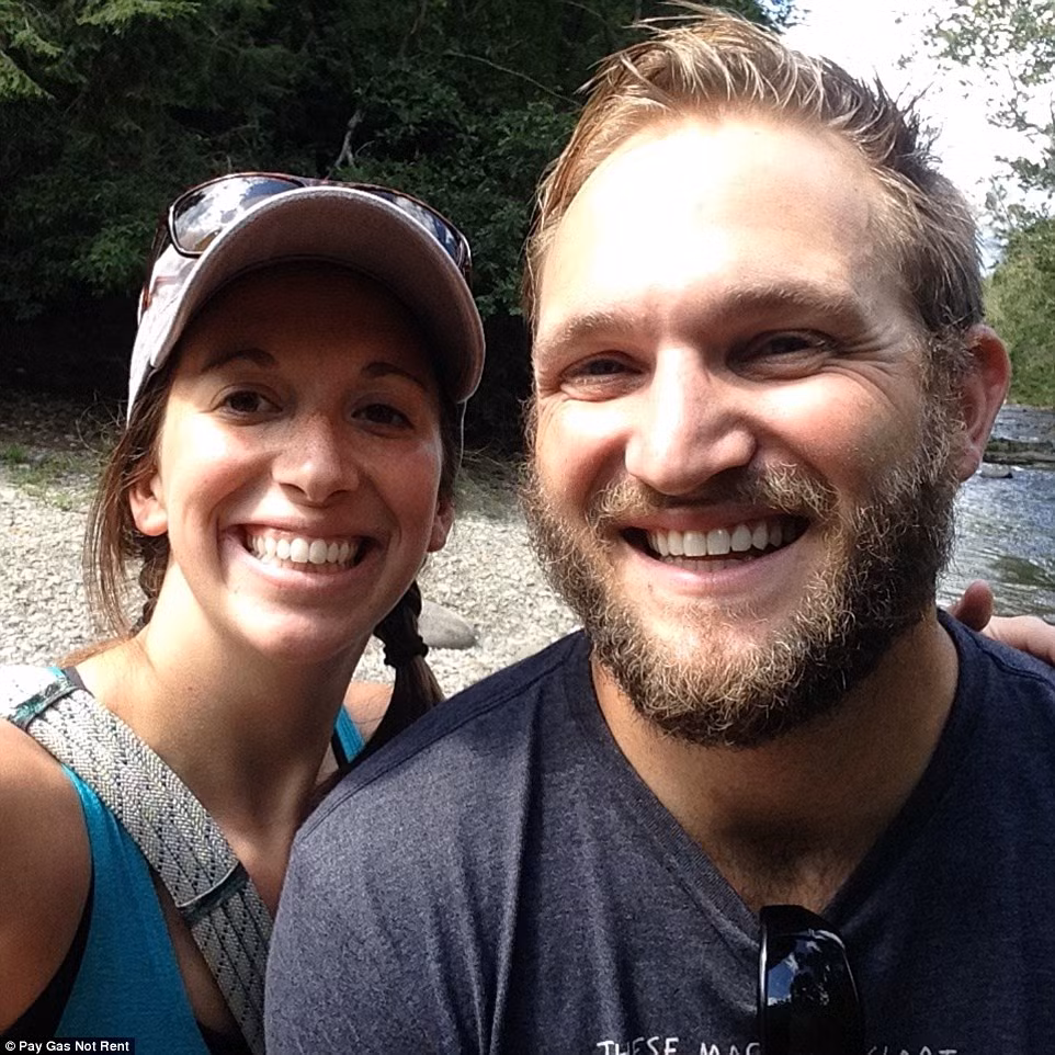 Kelly và Curtiss cho biết họ rất vui về những gì đã trải nghiệm trong chuyến du lịch bụi suốt 2 năm qua.