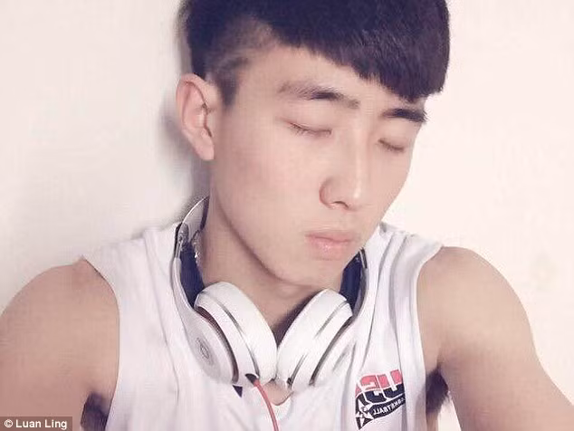 Luan Ling, 21 tuổi, đã cùng một số đồng nghiệp khác chụp ảnh rồi đăng lên mạng xã hội, nhưng không ngờ rằng họ lại trở nên nổi tiếng như vậy.