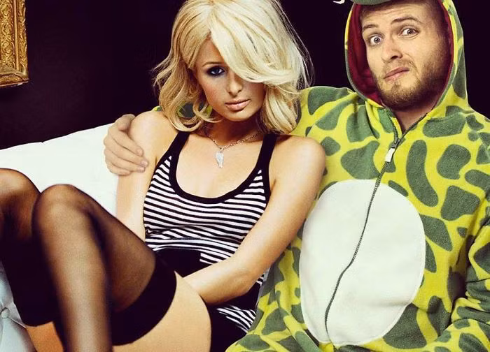 Du hí cùng cô nàng Paris Hilton.