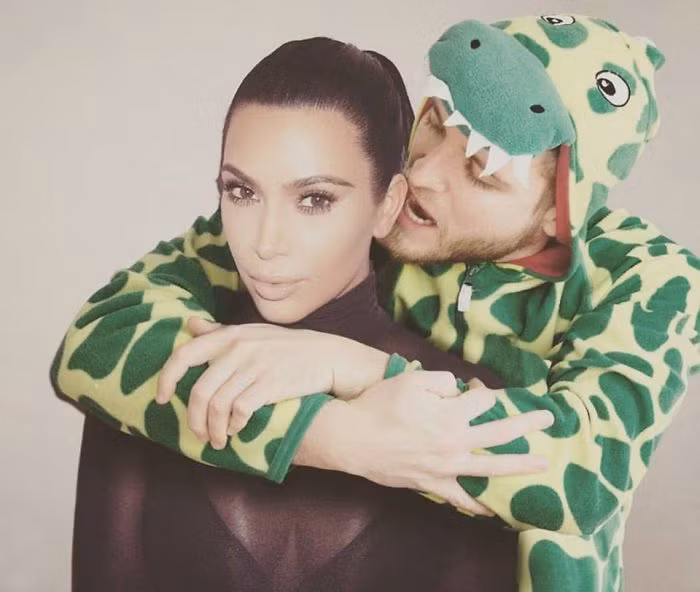 Anh chàng rắc rối cắn tai cô nàng Kim Kardashian.