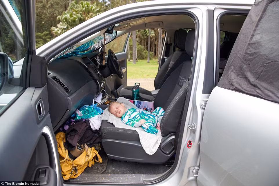 Họ có thể ngủ ở bất cứ đâu khi cảm thấy mệt mỏi hay trời tối.